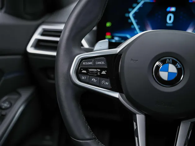 BMW 330i Touring xDrive Steptronic M Sport *Werksgarantie*Abstandsregler*Rückfahrkamera*