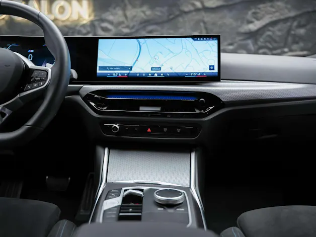 BMW 330i Touring xDrive Steptronic M Sport *Werksgarantie*Abstandsregler*Rückfahrkamera*