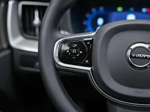 Volvo XC60 B4 Diesel Mild Hybrid AWD Ultimate Dark Geartronic *Panorama*Head-Up*Standheizung*