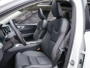 Volvo XC60 B4 Diesel Mild Hybrid AWD Ultimate Dark Geartronic *Panorama*Head-Up*Standheizung*