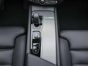 Volvo XC60 B4 Diesel Mild Hybrid AWD Ultimate Dark Geartronic *Panorama*Head-Up*Standheizung*