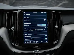 Volvo XC60 B4 Diesel Mild Hybrid AWD Ultimate Dark Geartronic *Panorama*Head-Up*Standheizung*