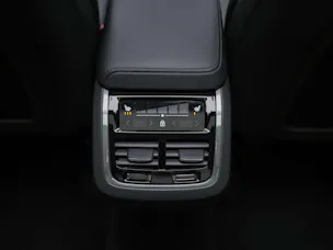 Volvo XC60 B4 Diesel Mild Hybrid AWD Ultimate Dark Geartronic *Panorama*Head-Up*Standheizung*