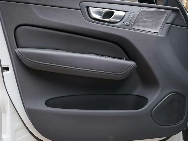 Volvo XC60 B4 Diesel Mild Hybrid AWD Ultimate Dark Geartronic *Panorama*Head-Up*Standheizung*