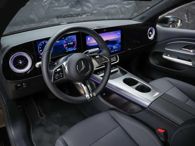 Mercedes-Benz CLA 200 8G-DCT *Werksgarantie*Panorama*Abstandsregler*Sitzheizung*