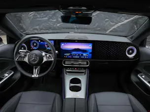 Mercedes-Benz CLA 200 8G-DCT *Werksgarantie*Panorama*Abstandsregler*Sitzheizung*