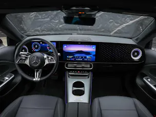 Mercedes-Benz CLA 200 8G-DCT *Werksgarantie*Panorama*Abstandsregler*Sitzheizung*