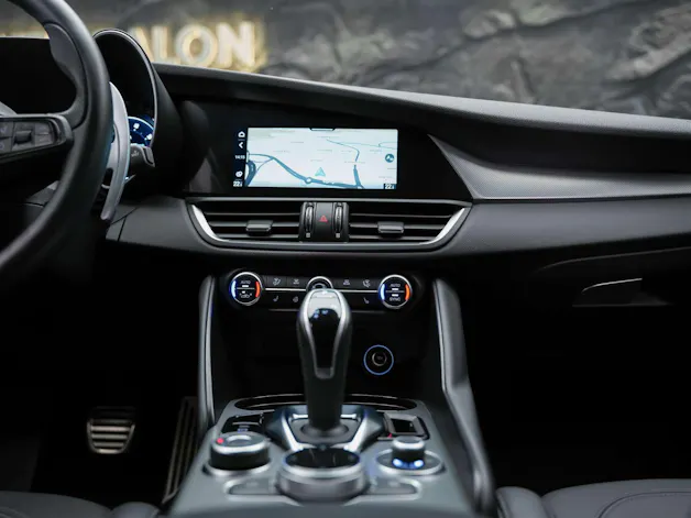 Alfa Romeo Giulia 2.0 Veloce Q4 AT8 *Facelift*Abstandsregler*El. Sitze mit Memory*Sitzheizung*