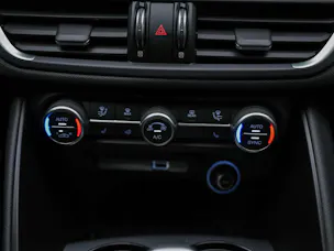Alfa Romeo Giulia 2.0 Veloce Q4 AT8 *Facelift*Abstandsregler*El. Sitze mit Memory*Sitzheizung*