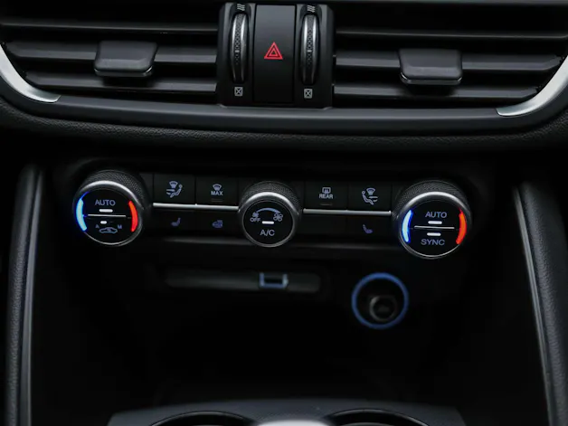 Alfa Romeo Giulia 2.0 Veloce Q4 AT8 *Facelift*Abstandsregler*El. Sitze mit Memory*Sitzheizung*