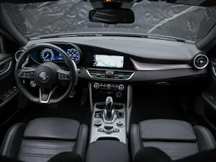 Alfa Romeo Giulia 2.0 Veloce Q4 AT8 *Facelift*Abstandsregler*El. Sitze mit Memory*Sitzheizung*