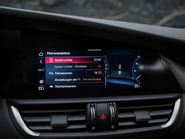Alfa Romeo Giulia 2.0 Veloce Q4 AT8 *Facelift*Abstandsregler*El. Sitze mit Memory*Sitzheizung*