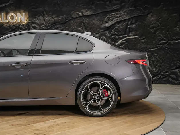 Alfa Romeo Giulia 2.0 Veloce Q4 AT8 *Facelift*Abstandsregler*El. Sitze mit Memory*Sitzheizung*