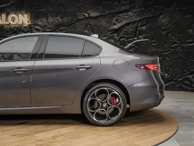 Alfa Romeo Giulia 2.0 Veloce Q4 AT8 *Facelift*Abstandsregler*El. Sitze mit Memory*Sitzheizung*
