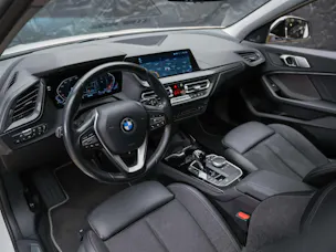 BMW 118i Sport Line Steptronic *Abstandsregler*Harman/Kardon*Sitzheizung*