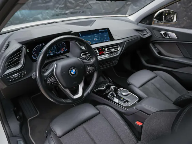 BMW 118i Sport Line Steptronic *Abstandsregler*Harman/Kardon*Sitzheizung*
