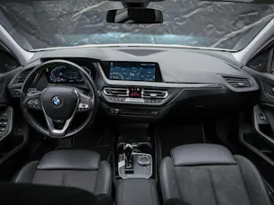 BMW 118i Sport Line Steptronic *Abstandsregler*Harman/Kardon*Sitzheizung*