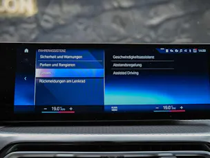 BMW 320d xDrive M Sport *Werksgarantie*20" Felgen*Abstandsregler*Standheizung*