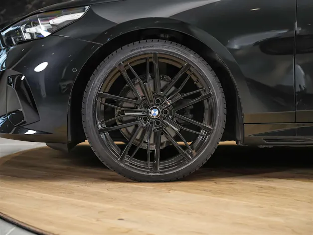 BMW 520d xDrive M Sport Steptronic *Werksgarantie*21" Felgen*Head Up*Sitzbelüftung*