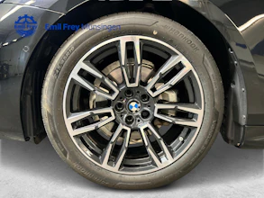 https://vehicle.imgix.net/4405876/b8a4936d-37c0-4a3f-9347-329245a07886.jpg