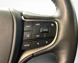 https://vehicle.imgix.net/4405898/77d80b4c-bfd3-4fb3-8ce6-563b6ed45c5a.jpg