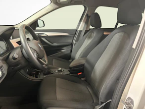 https://vehicle.imgix.net/4405914/ce688d7f-779a-43ae-a3a3-b4bf1f77af82.jpg