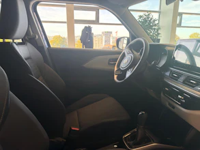 https://vehicle.imgix.net/4406334/a2aed68d-8751-4fc0-a514-7916e4c17562.jpg
