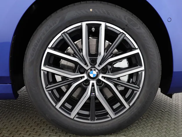 BMW 230e xDrive paddles Active Tourer