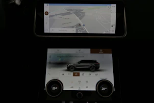 image du véhicule LAND ROVER Range Rover Velar 2.0 T R-Dynamic S
