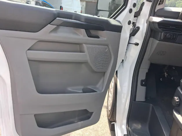 Ford Transit C Van 320 L1 2.5 Duratec 233 Trend PHEV