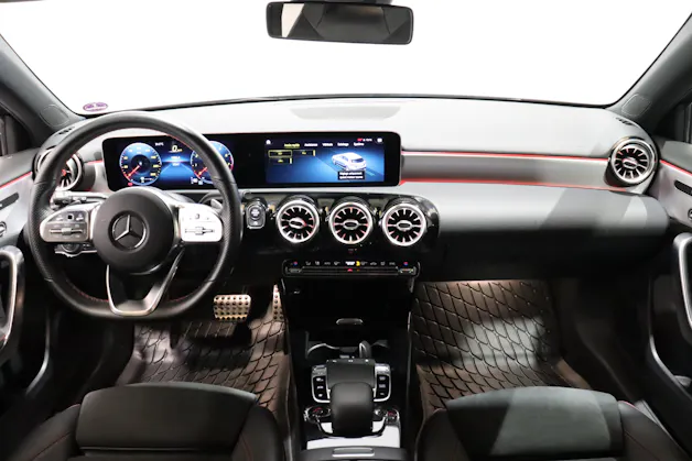 MERCEDES-BENZ A 200 AMG Line