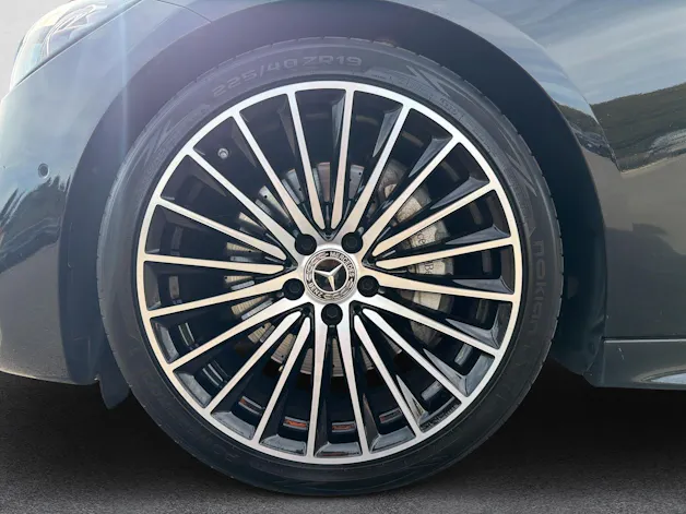 MERCEDES-BENZ C 300 AMG Line 4matic Kombi (CH) 📍