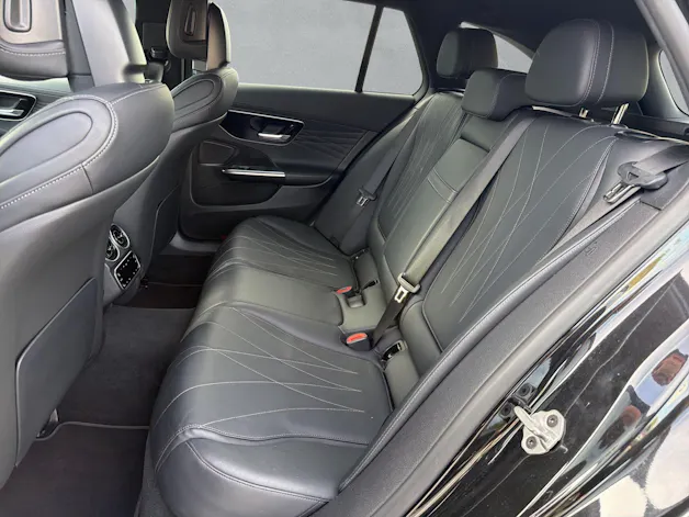 MERCEDES-BENZ C 300 AMG Line 4matic Kombi (CH) 📍