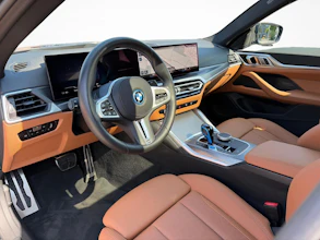 https://vehicle.imgix.net/4406599/d433465e-e256-457c-bdcf-8ed0e3df89e8.jpg