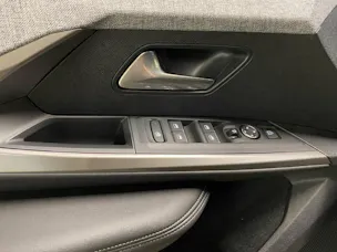 PEUGEOT 5008 1.6 PHEV GT