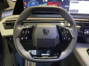 PEUGEOT 5008 1.6 PHEV GT