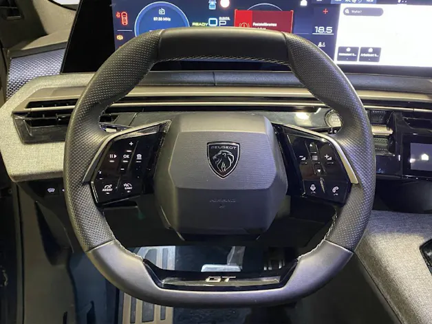 PEUGEOT 5008 1.6 PHEV GT