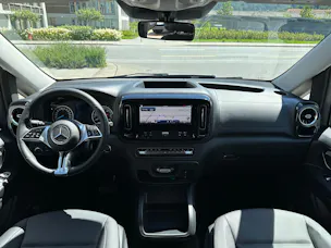 Mercedes-Benz eVito 129 KB TOURER PRO Lang 4x2