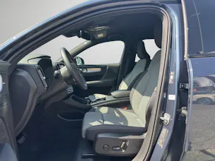 VOLVO XC40 2.0 B3 MH Plus Dark