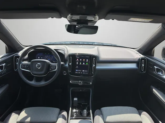 VOLVO XC40 2.0 B3 MH Plus Dark