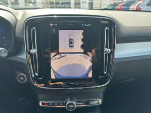 VOLVO XC40 2.0 B3 MH Plus Dark