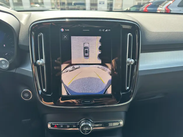 VOLVO XC40 2.0 B3 MH Plus Dark