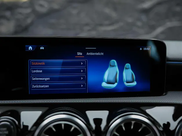 Mercedes-Benz A35 AMG 4Matic 8G-DCT *Facelift*Panorama*Schalensitze*360° Kamera*