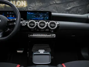 Mercedes-Benz A35 AMG 4Matic 8G-DCT *Facelift*Panorama*Schalensitze*360° Kamera*