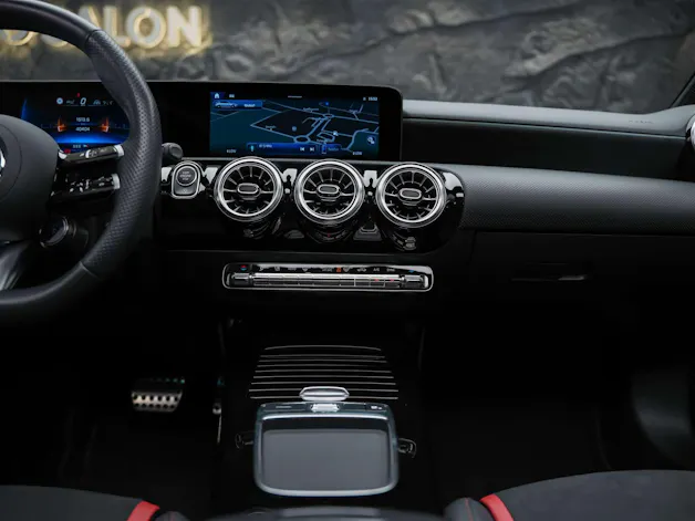 Mercedes-Benz A35 AMG 4Matic 8G-DCT *Facelift*Panorama*Schalensitze*360° Kamera*