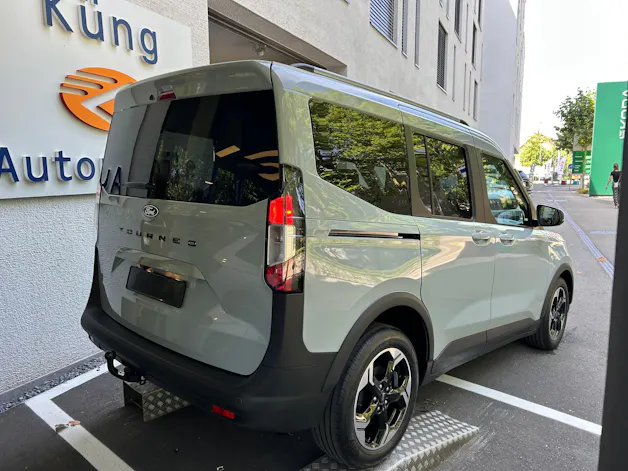 Ford Tourneo Courier 1.0 EcoBoost Active Automat