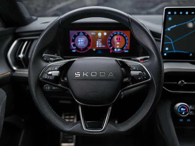 Škoda Kodiaq 2.0 TSI Sportline 4x4 *7 Plätzer*Abstandsregler*Matrix LED Scheinwerfer*