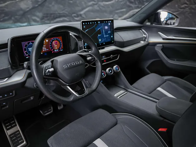Škoda Kodiaq 2.0 TSI Sportline 4x4 *7 Plätzer*Abstandsregler*Matrix LED Scheinwerfer*
