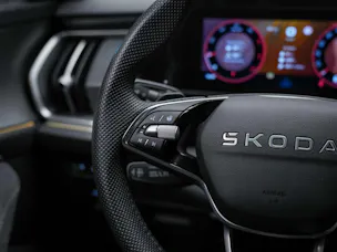 Škoda Kodiaq 2.0 TSI Sportline 4x4 *7 Plätzer*Abstandsregler*Matrix LED Scheinwerfer*