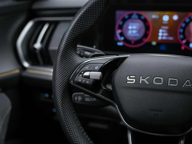 Škoda Kodiaq 2.0 TSI Sportline 4x4 *7 Plätzer*Abstandsregler*Matrix LED Scheinwerfer*